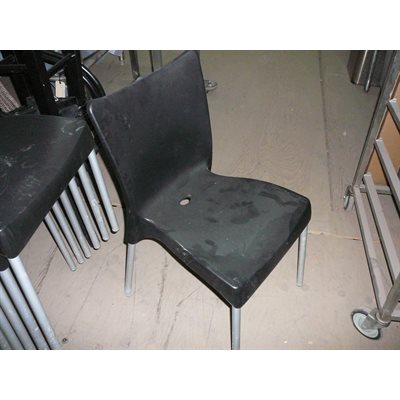 Chaise plastique noir empilable