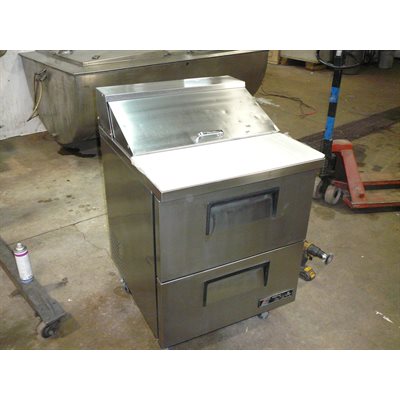 Table a salade avec 2 tiroirsTrue TSSN2708D2